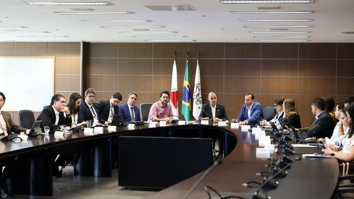 Governo de Minas apresenta atualizações sobre obras e infraestrutura para equipe de transição